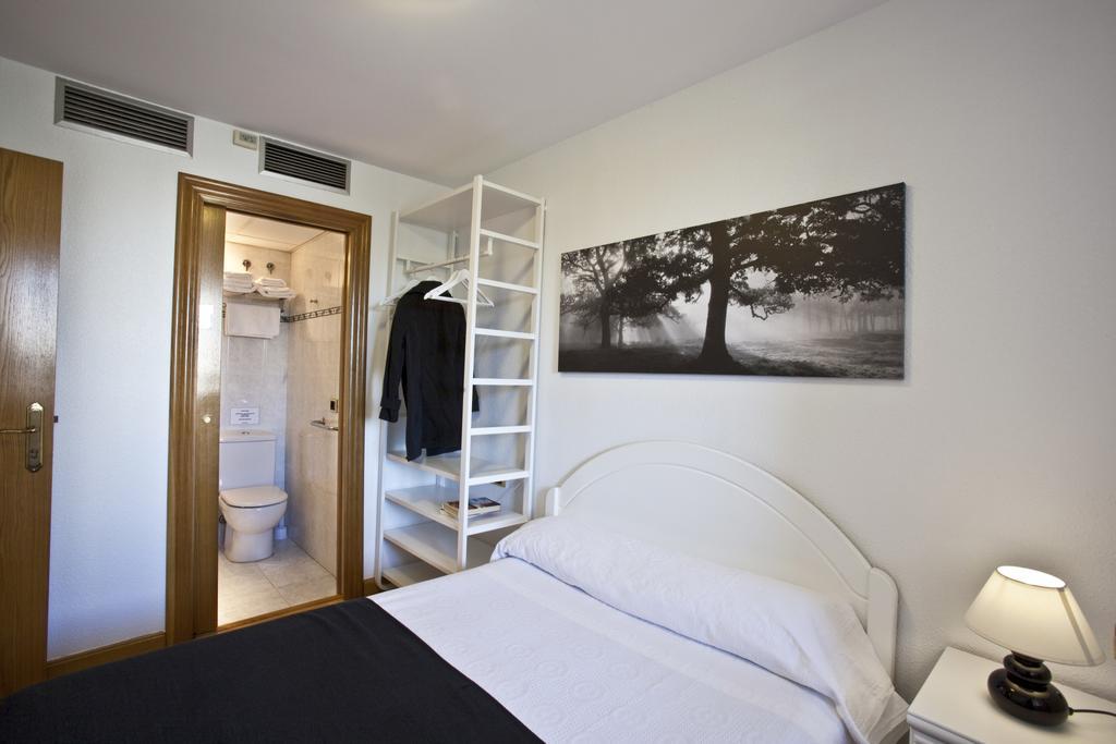 Pension Pasadena ปัมโปลนา ภายนอก รูปภาพ