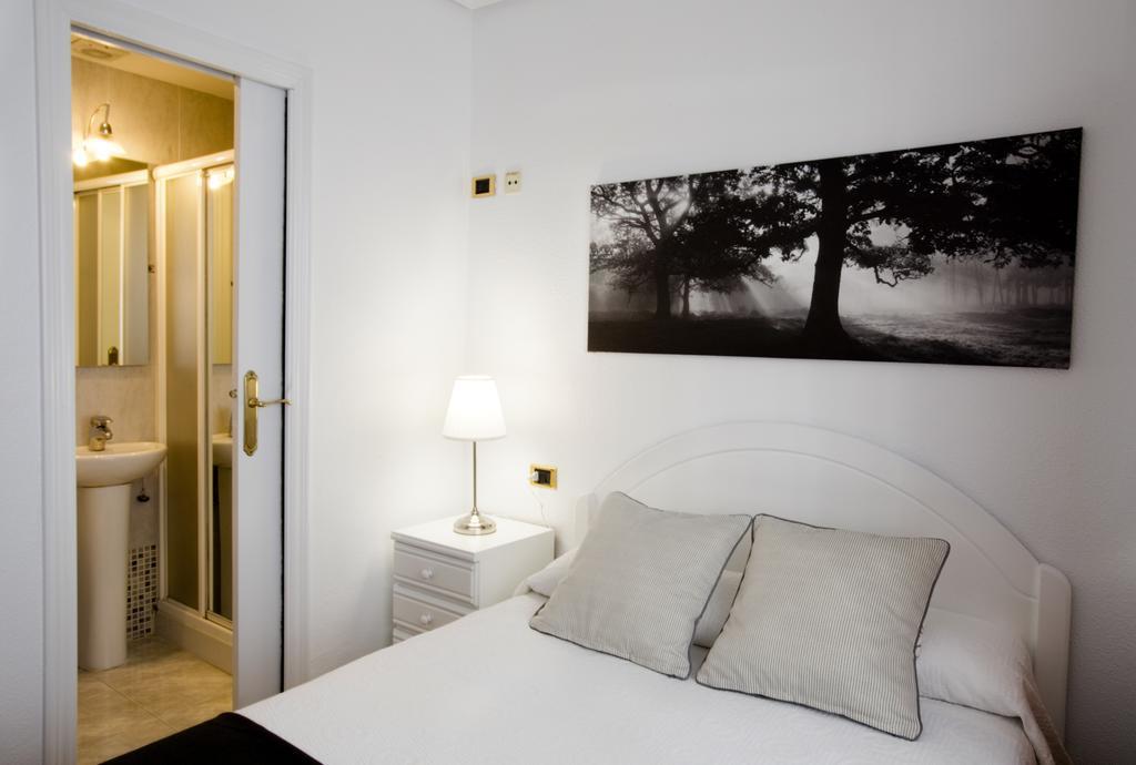 Pension Pasadena ปัมโปลนา ภายนอก รูปภาพ