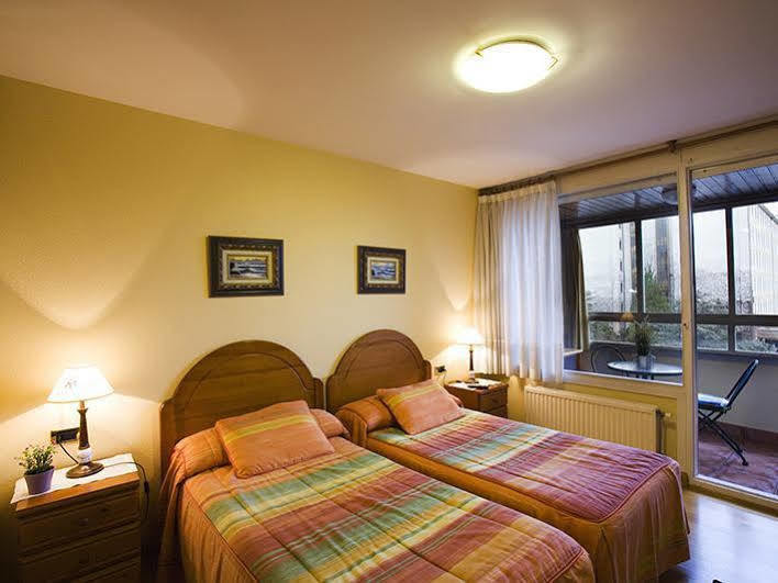 Pension Pasadena ปัมโปลนา ภายนอก รูปภาพ